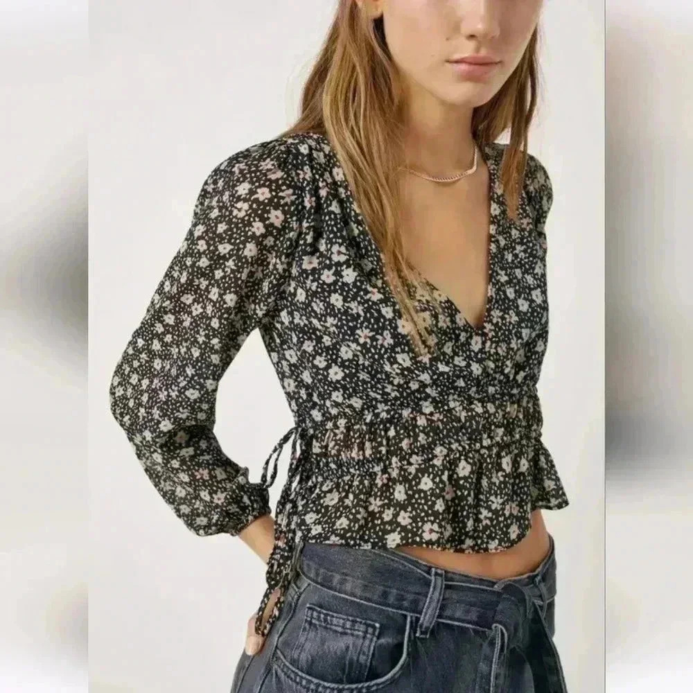 NWOT Pull & Bear floral cropped ditsy blouse long sleeve sz Small